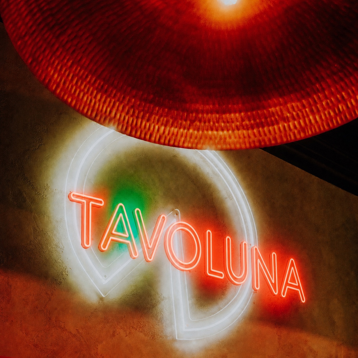 Neon Tavoluna we wnętrzu